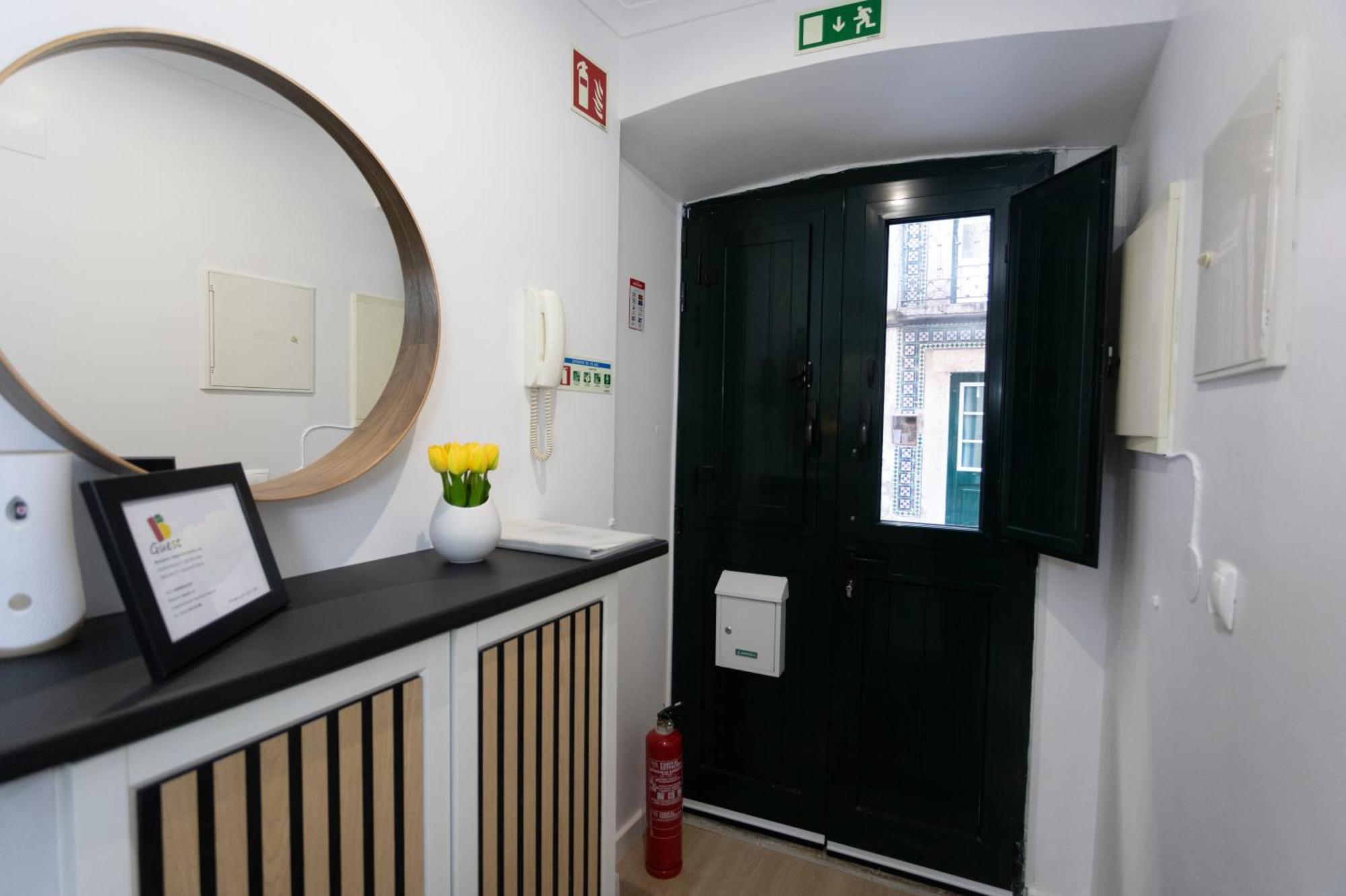 Bairro Alto 27 Apartment ลิสบอน ภายนอก รูปภาพ